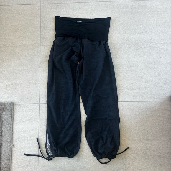 LULULEMON PANTS - Picture 2 of 2